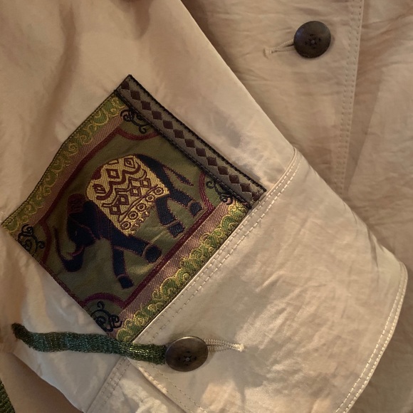 Alain Weiz Gold color, women’s suit. - Picture 2 of 5